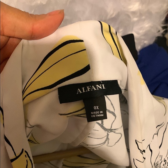 Alfani White and Yellow Floral‎ Skirt - Picture 6 of 6